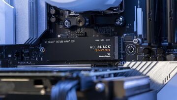 Western Digital Black SN7100 testé par Multiplayer.it Western Digital Black SN7100 testé par Multiplayer.it