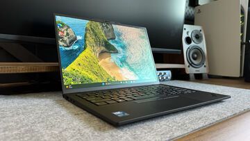 Lenovo Thinkpad X1 Carbon test par TechRadar Lenovo Thinkpad X1 Carbon test par TechRadar