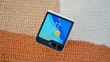 Samsung Galaxy Z Flip 7 FE testé par Trusted Reviews Samsung Galaxy Z Flip 7 FE testé par Trusted Reviews