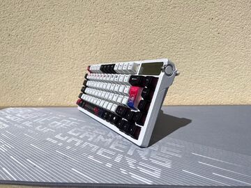 Asus ROG Azoth X testé par Clubic.com Asus ROG Azoth X testé par Clubic.com